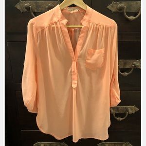 Woman’s Blouse: Sz: L - Color Peach